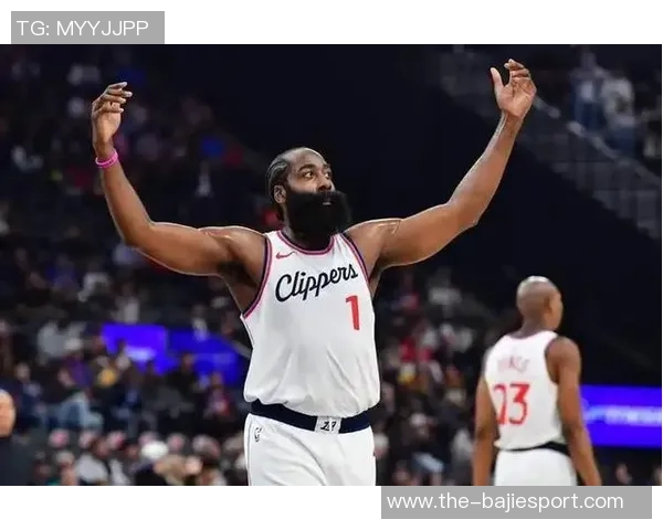 哈登上半场表现抢眼第二节独取14分助球队逆转局势